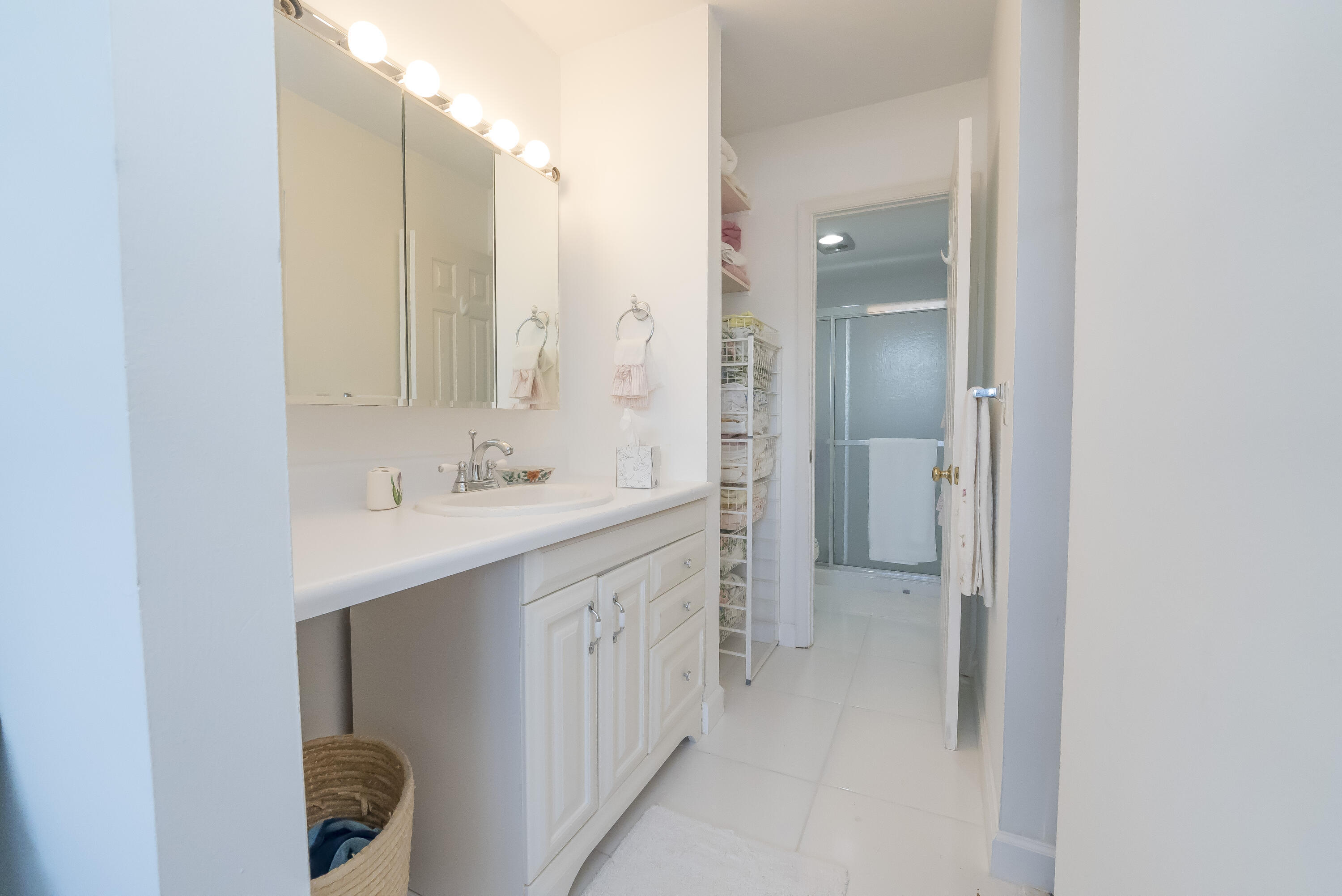 336 Golfview Road, Unit 203 North Palm Beach, FL 33408 - Photo 13 of 43 Primary Bath