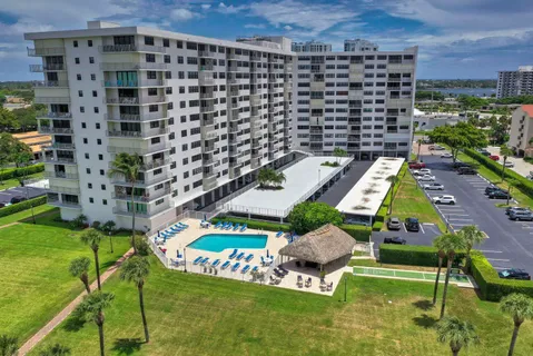 $235,000 | 336 Golfview Road, Unit 203, North Palm Beach, FL 33408