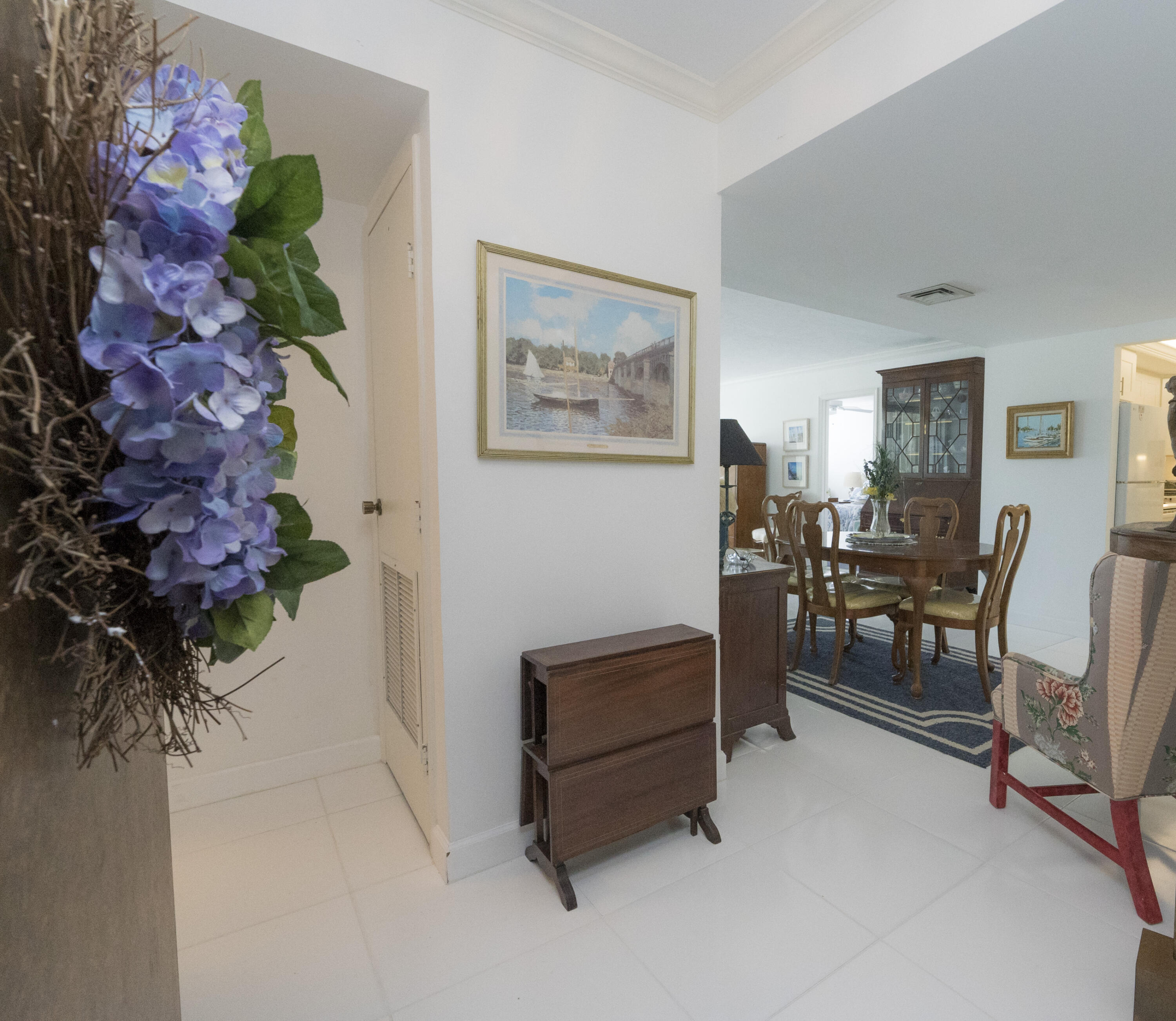 336 Golfview Road, Unit 203 North Palm Beach, FL 33408 - Photo 21 of 43 Foyer to Dining Room
