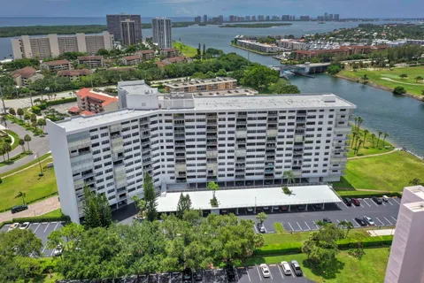 $235,000 | 336 Golfview Road, Unit 203, North Palm Beach, FL 33408