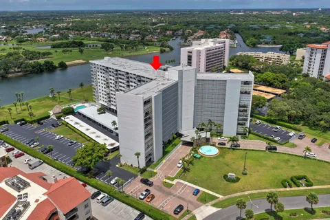 $235,000 | 336 Golfview Road, Unit 203, North Palm Beach, FL 33408