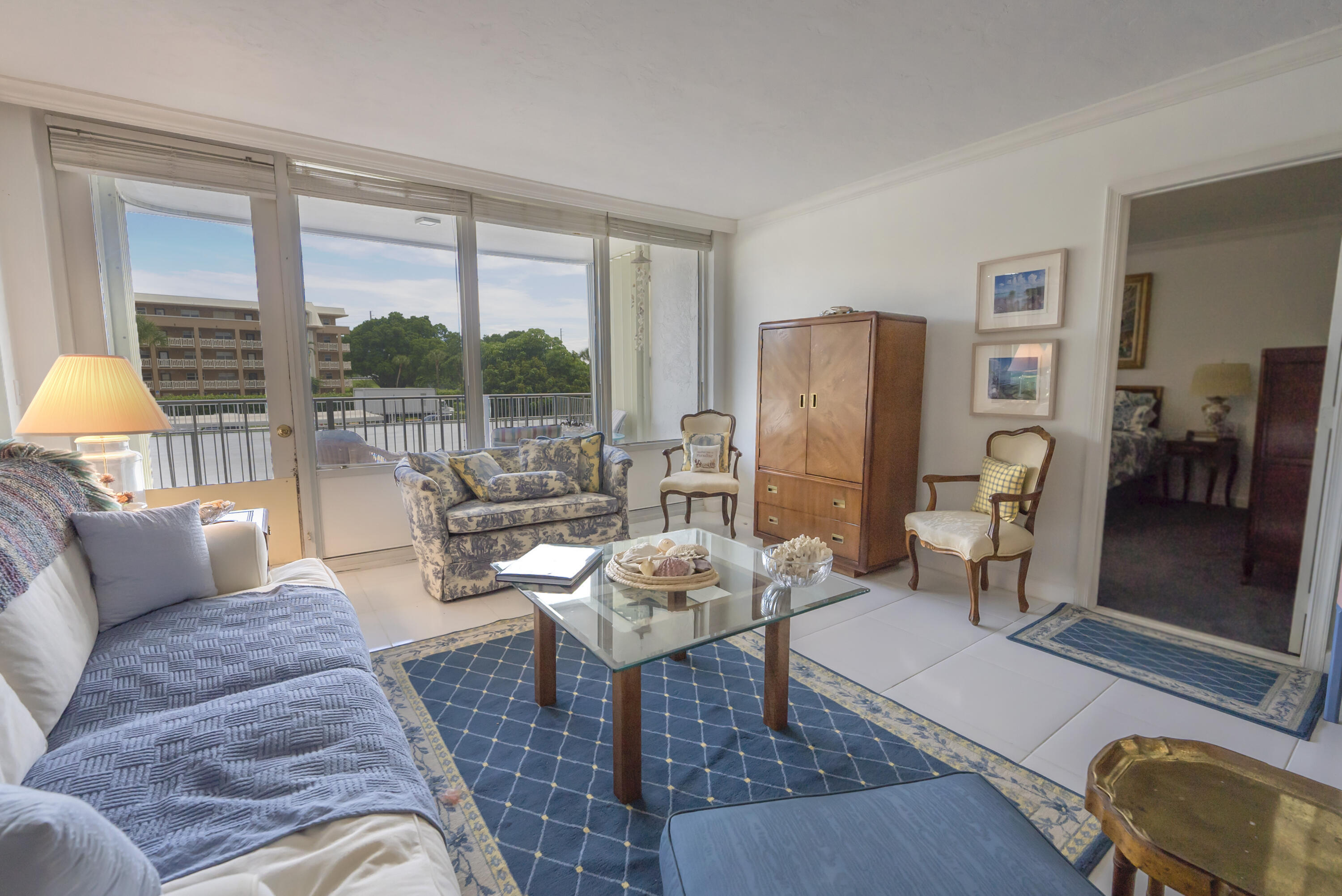 336 Golfview Road, Unit 203 North Palm Beach, FL 33408 - Photo 6 of 43 Living Room