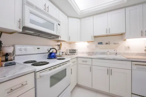 $235,000 | 336 Golfview Road, Unit 203, North Palm Beach, FL 33408