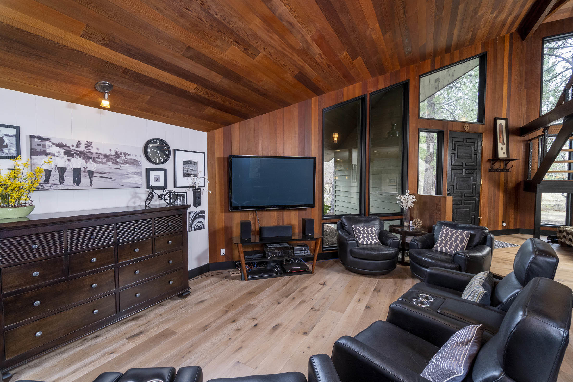 60010 East Ridgeview Drive Bend, OR 97702 - Photo 4 of 43 a living room with furniture and a flat screen tv