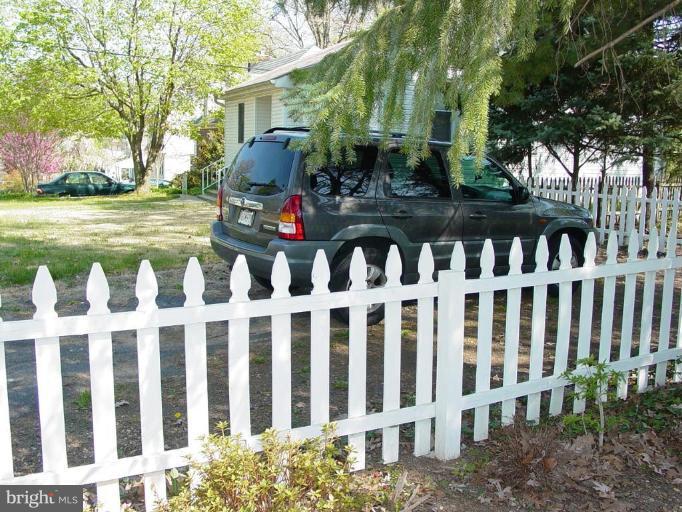 6517 Sherwood Road Baltimore, MD 21239 - Photo 22 of 29 a backyard of a house with barbeque oven