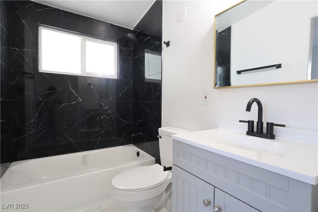 3115 Wright Avenue North Las Vegas, NV 89030 - Photo 8 of 20 Bathroom with toilet, vanity, and washtub / shower