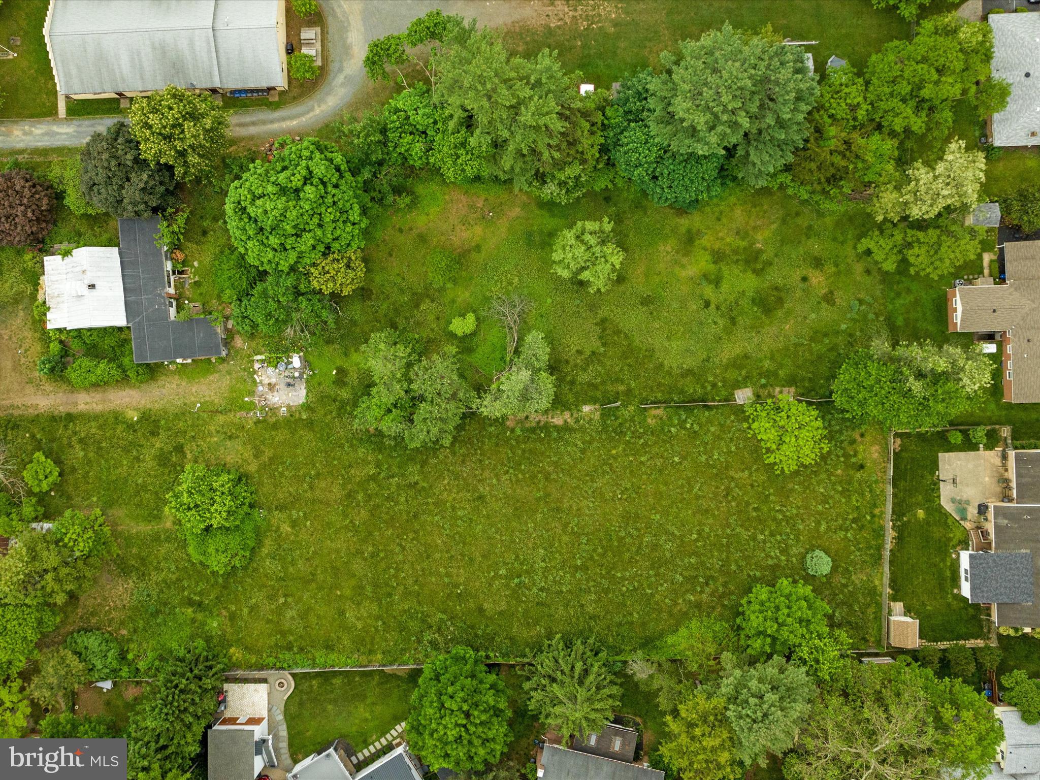 403 Old Waterford Road Northwest Leesburg, VA 20176 - Photo 10 of 14 a view of a garden