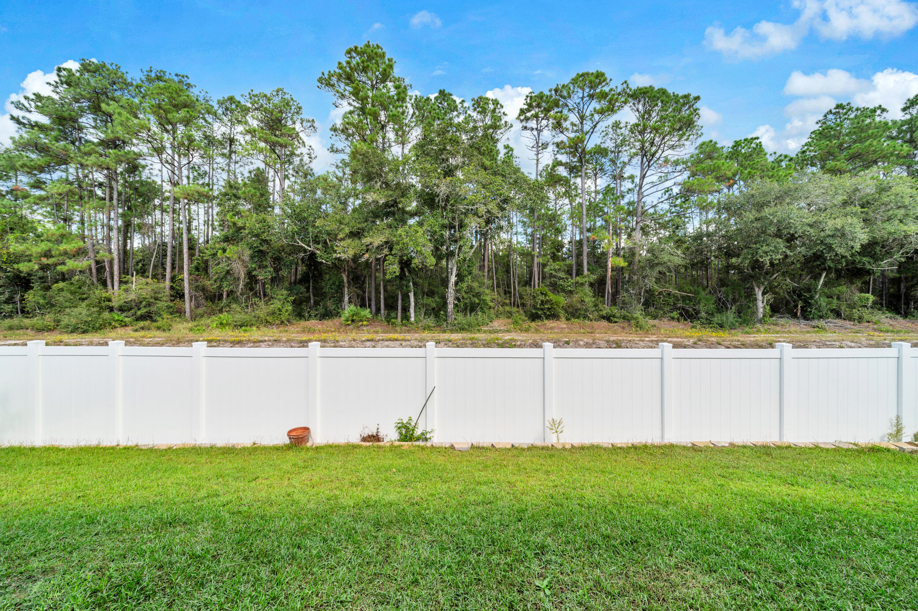 178 Piper Cove Santa Rosa Beach, FL 32459 - Photo 34 of 43 White Privacy Fence