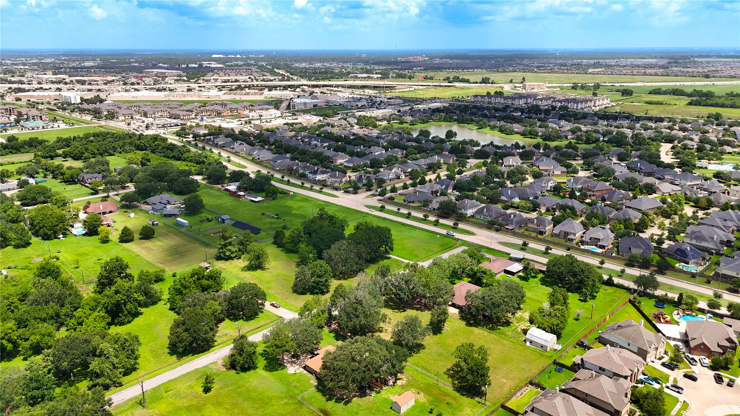 602 Sycamore Road Richmond, TX 77469 - Photo 16 of 22 a view of city and ocean