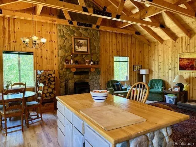 a view of a back yard