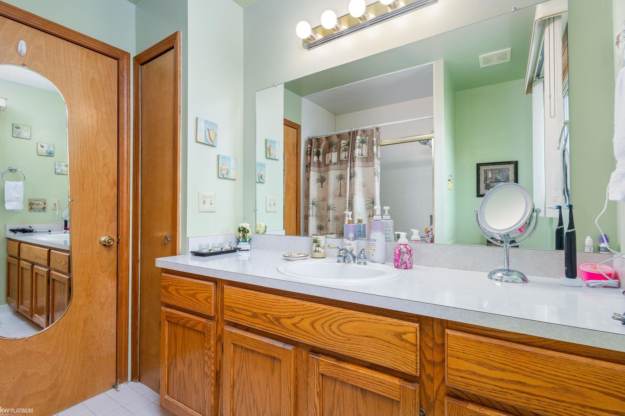 518 Lexington Drive Rochester, MI 48307 - Photo 29 of 58 50176739-29150741-50fe-4d26-a00f-15475b8d7c8a.JPG