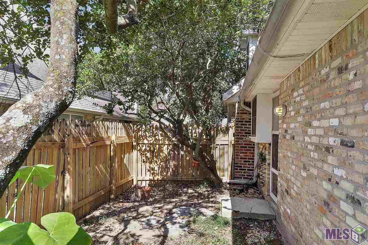 2068 Michel Delving Road Baton Rouge, LA 70810 - Photo 13 of 15 Private Fenced Front area