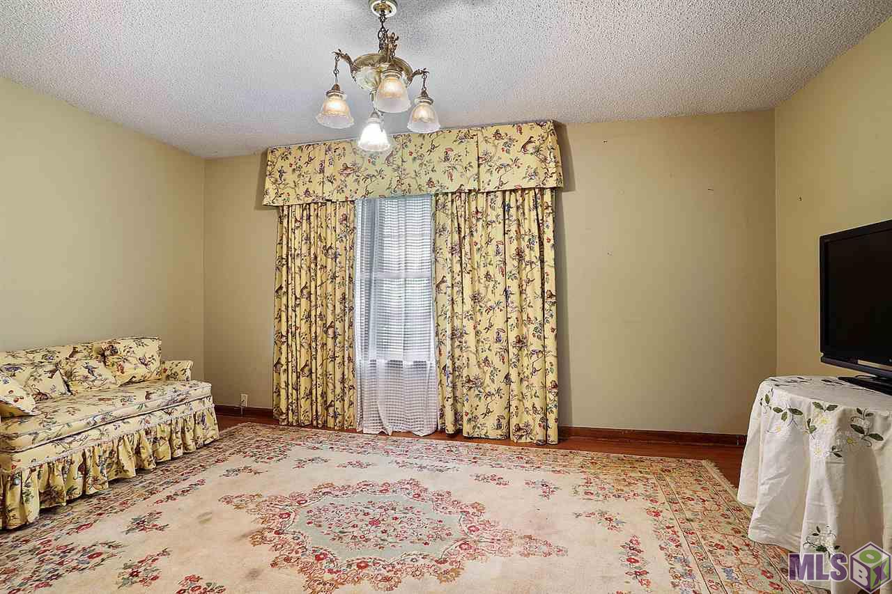2068 Michel Delving Road Baton Rouge, LA 70810 - Photo 9 of 15 Downstairs Bedroom Custom Drapes