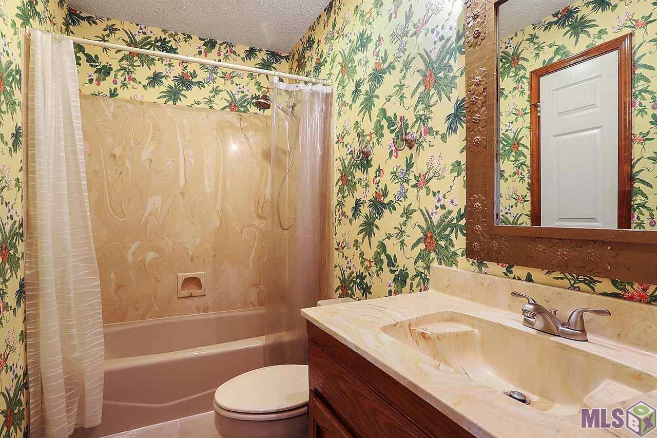 2068 Michel Delving Road Baton Rouge, LA 70810 - Photo 10 of 15 Downstairs Bathroom Designer Wallpaper