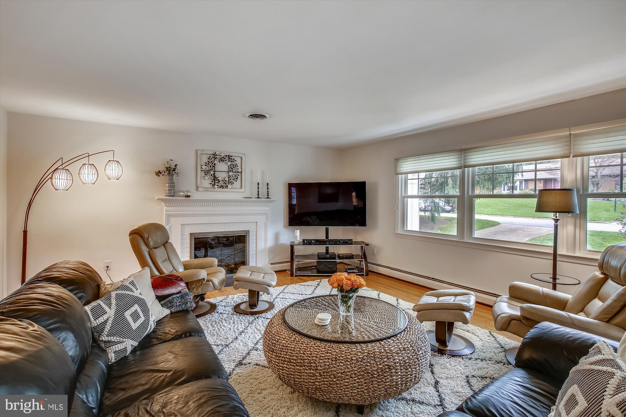 1437 Cola Drive McLean, VA 22101 - Photo 10 of 34 a living room with furniture and a flat screen tv