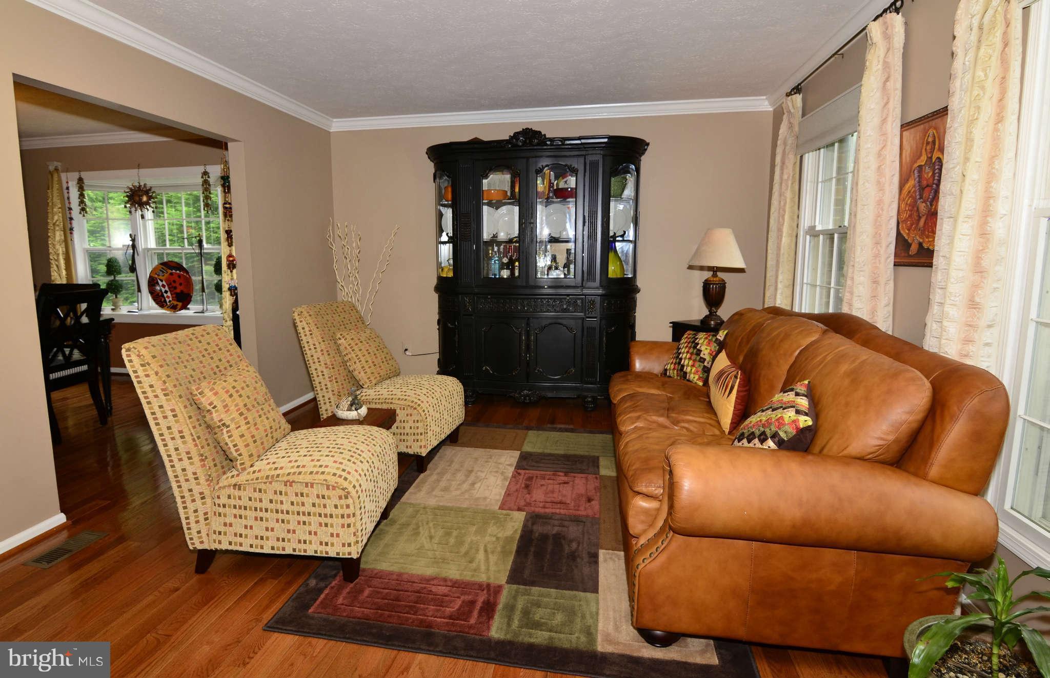 1303 Quail Ridge Drive Reston, VA 20194 - Photo 3 of 30 Living Room
