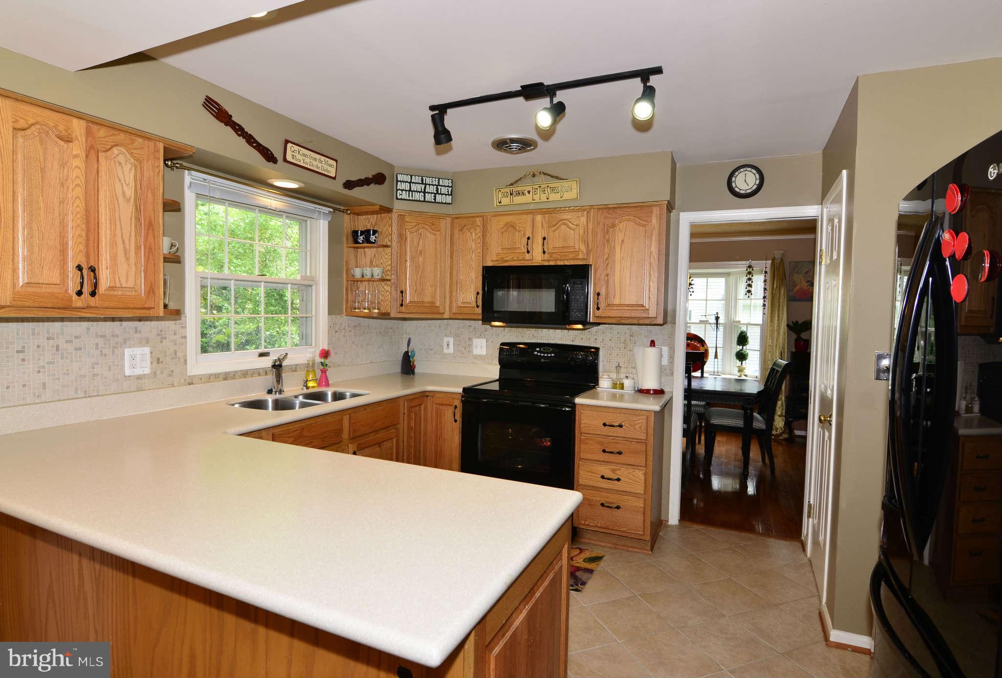 1303 Quail Ridge Drive Reston, VA 20194 - Photo 5 of 30 Kitchen