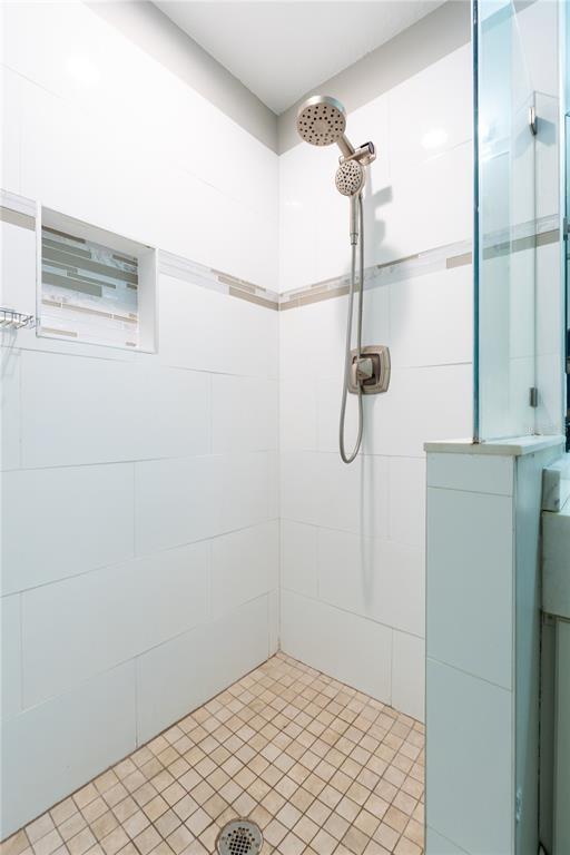 930 Spring Park Street, Unit 103 Kissimmee, FL 34747 - Photo 21 of 40 a bathroom with a shower