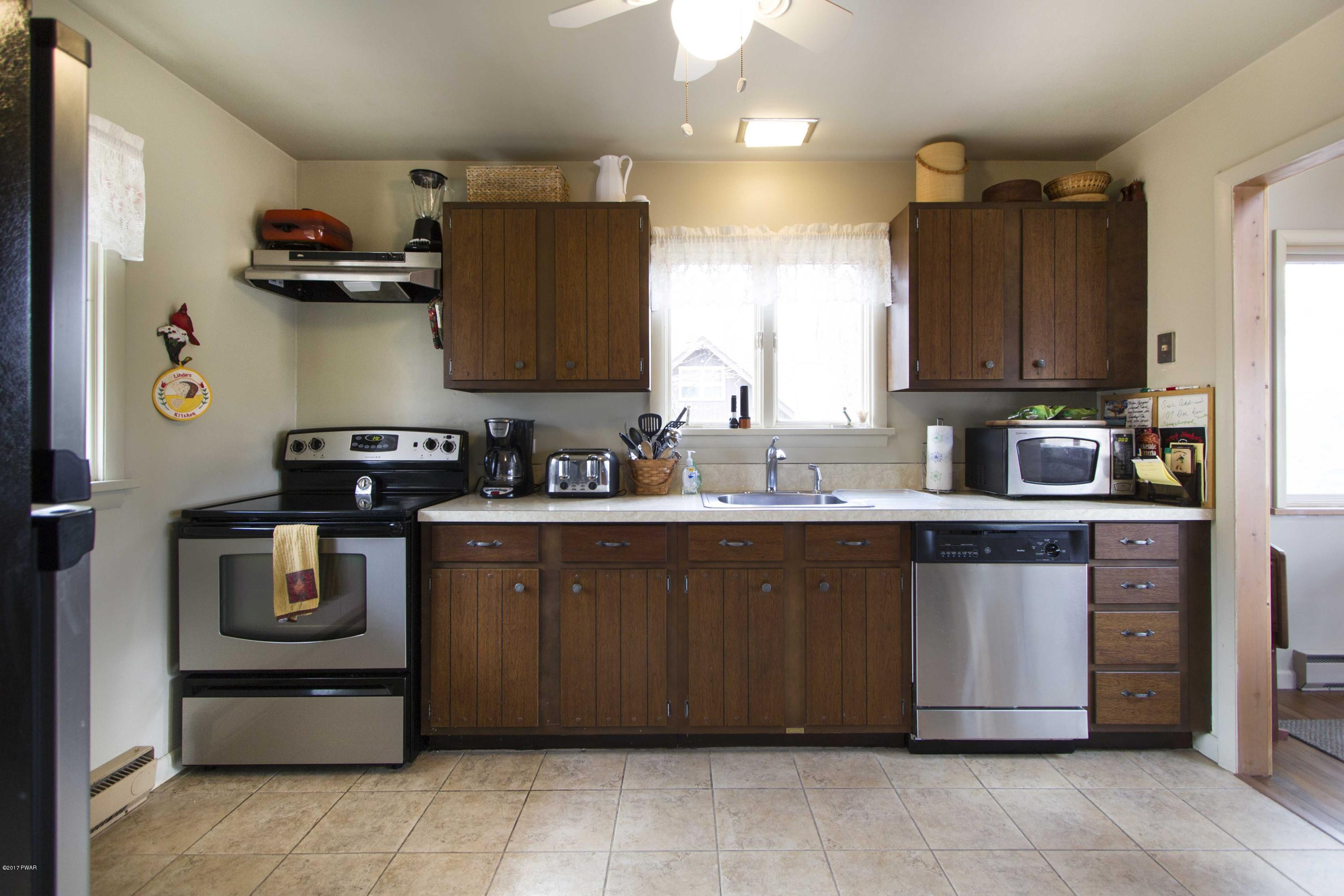 109 Doe Run Road Greentown, PA 18426 - Photo 7 of 34