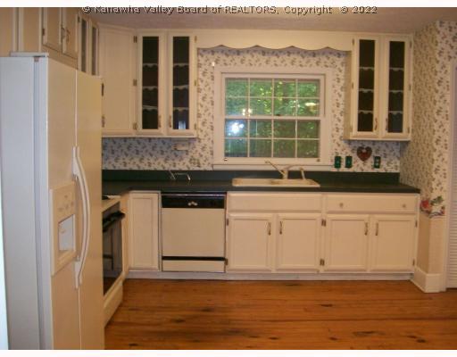 1808 Shadybrook Road Charleston, WV 25314 - Photo 2 of 8 Kitchen.