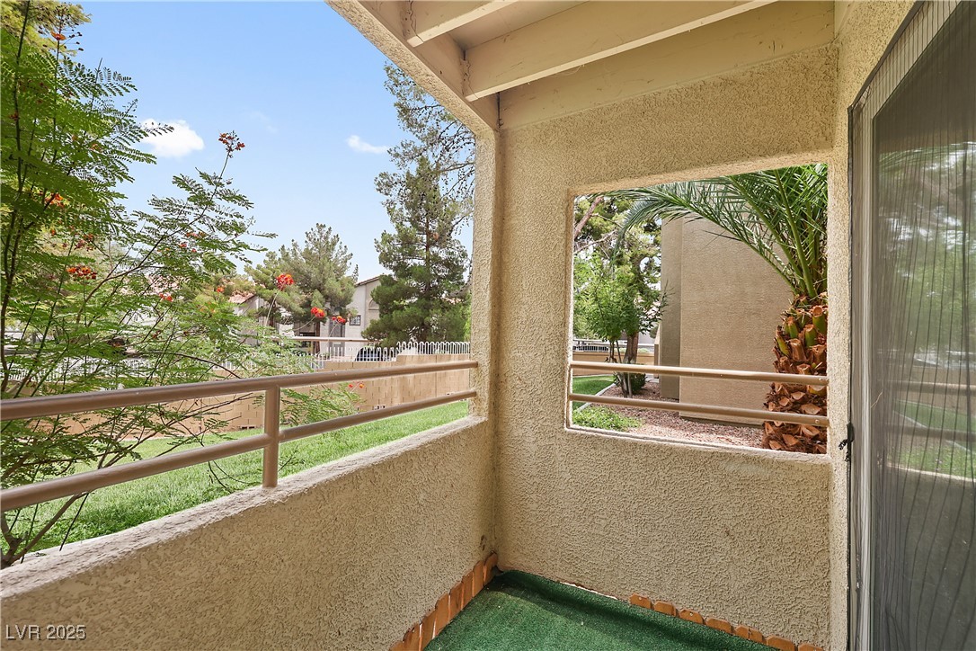 3145 East Flamingo Road, Unit 1123 Las Vegas, NV 89121 - Photo 22 of 30 View of balcony