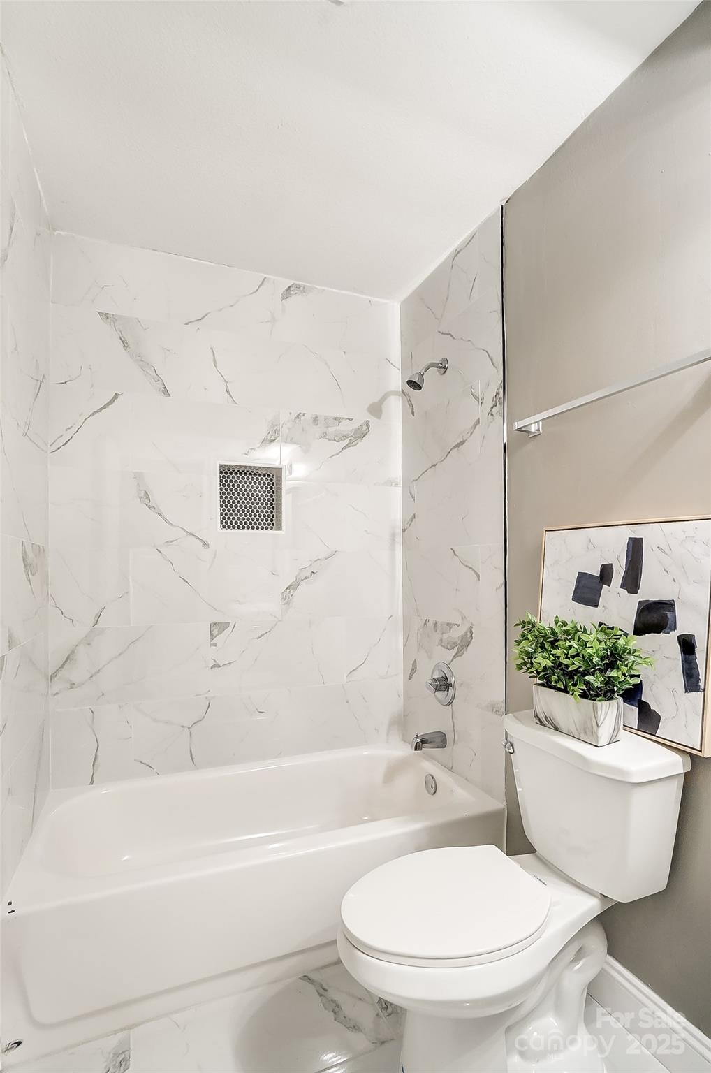 11039 Harrowfield Road Charlotte, NC 28226 - Photo 19 of 19 a bathroom with a toilet a sink and bathtub