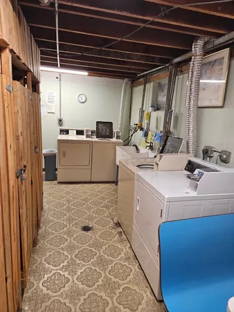 a view of utility room