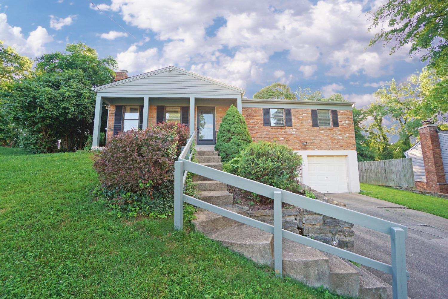 1535 Oldbridge Road Cincinnati, OH 45230 - Photo 3 of 27 Gallery Image 3