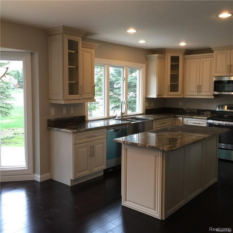 3651 Nesting Ridge Drive Rochester Hills, MI 48309 - Photo 10 of 26