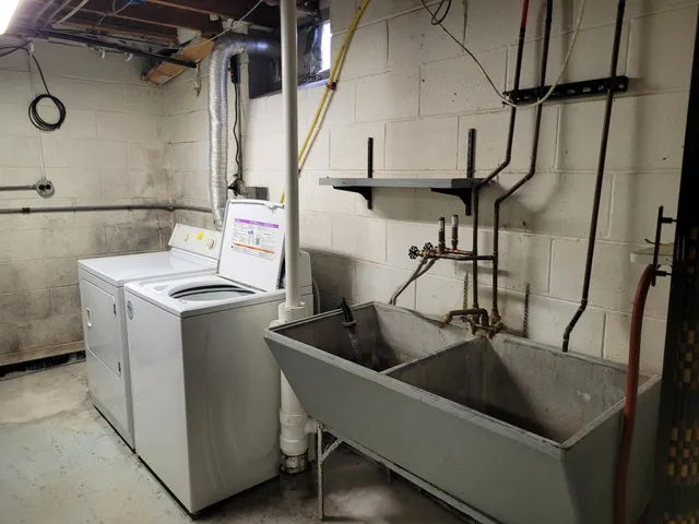 $365,000 | 13600 West Honey Lane, New Berlin, WI 53151