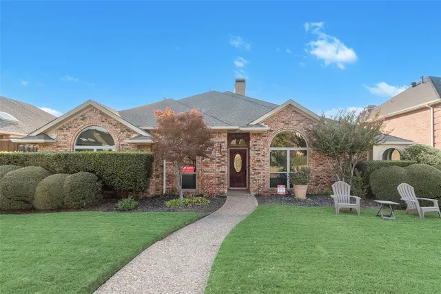 a view of a house with a backyard