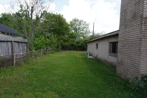 $135,000 | 117 Light Company Road, Pasadena, TX 77506