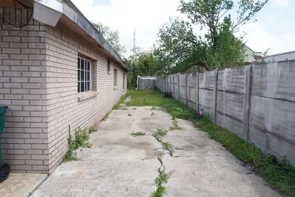 $135,000 | 117 Light Company Road, Pasadena, TX 77506