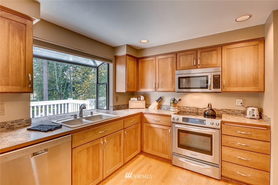 14720 Southeast 145th Place Renton, WA 98059 - Photo 10 of 25
