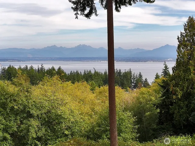 $395,000 | 9265 Highway 525, Clinton, WA 98236