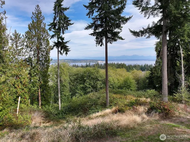 $395,000 | 9265 Highway 525, Clinton, WA 98236