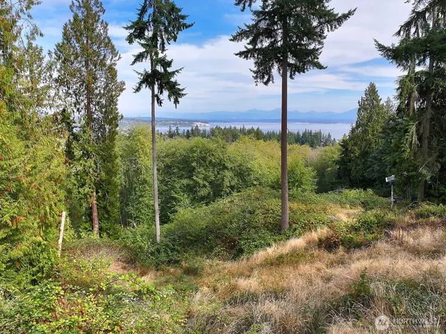 $395,000 | 9265 Highway 525, Clinton, WA 98236