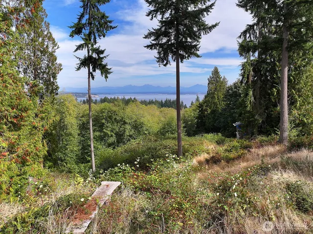 $395,000 | 9265 Highway 525, Clinton, WA 98236