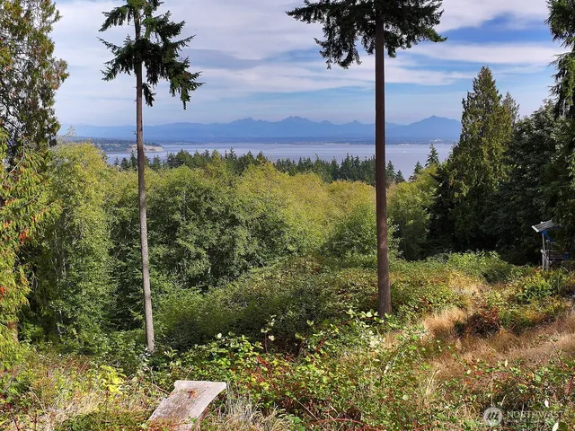 $395,000 | 9265 Highway 525, Clinton, WA 98236