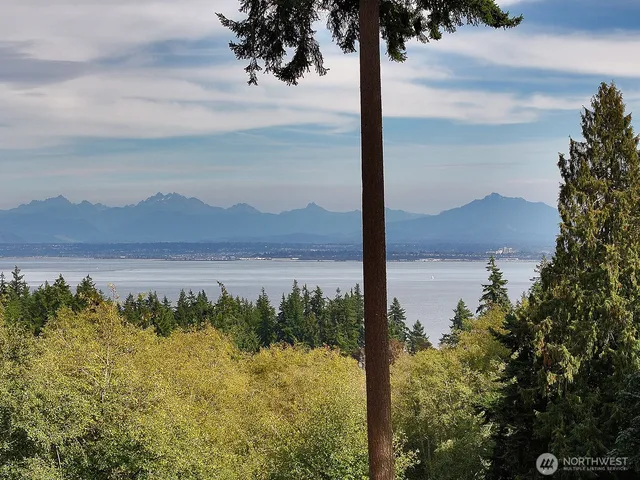 $395,000 | 9265 Highway 525, Clinton, WA 98236