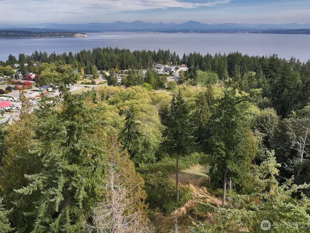 $395,000 | 9265 Highway 525, Clinton, WA 98236