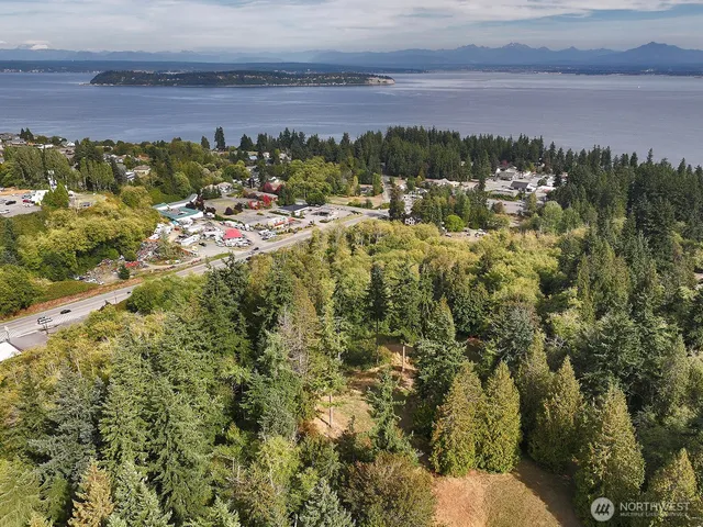 $395,000 | 9265 Highway 525, Clinton, WA 98236