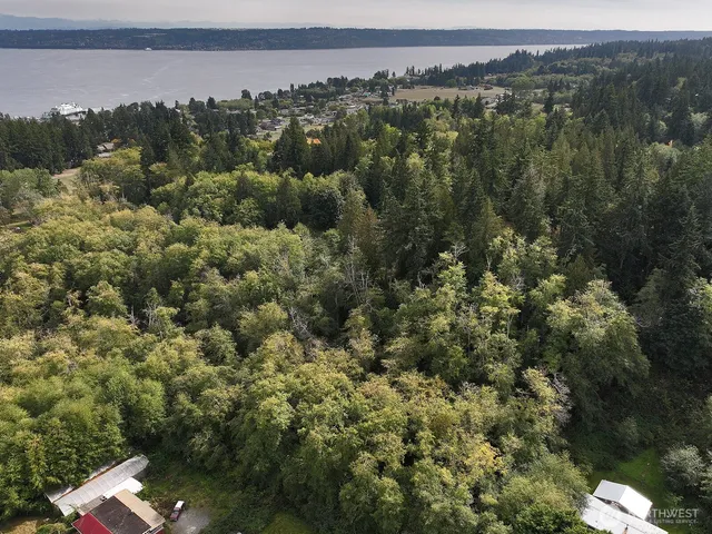 $395,000 | 9265 Highway 525, Clinton, WA 98236