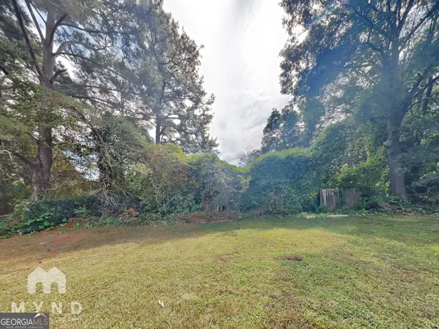 a view of a yard with a tree