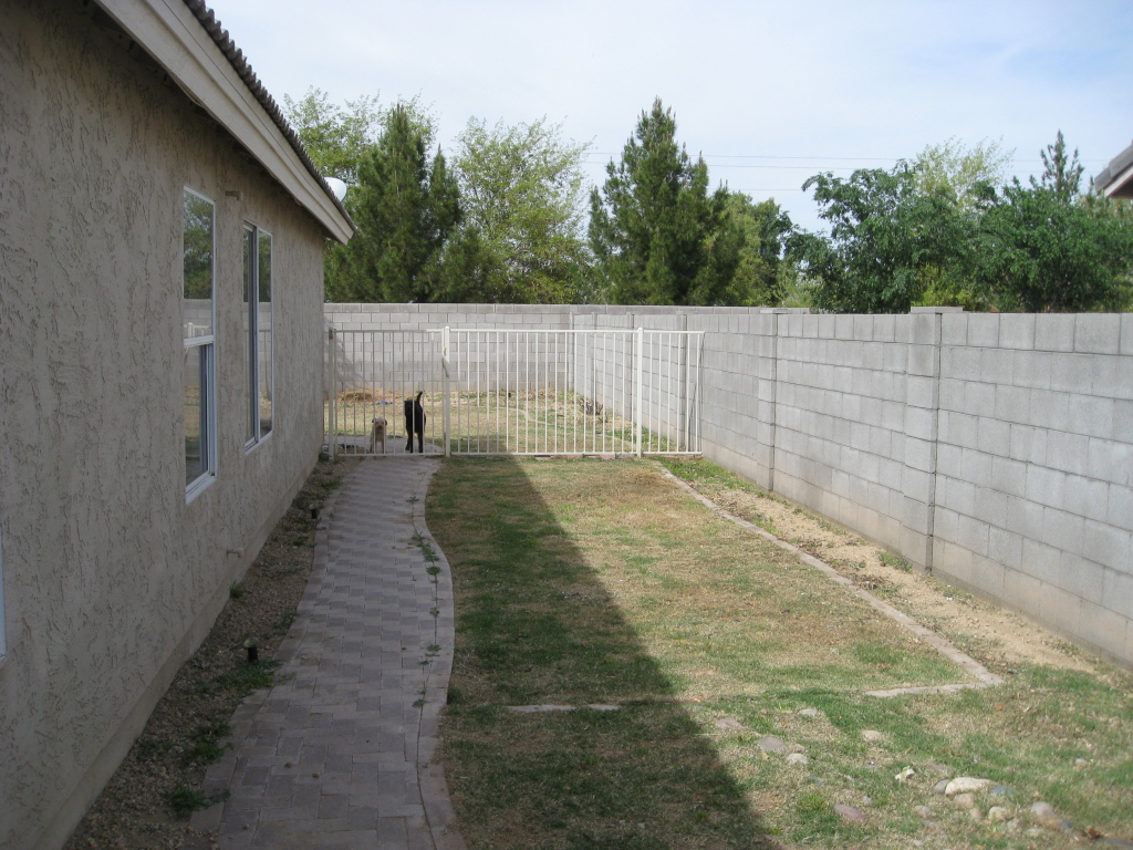 1204 Grenadine Road Phoenix, AZ 85040 - Photo 12 of 12 Side Yard