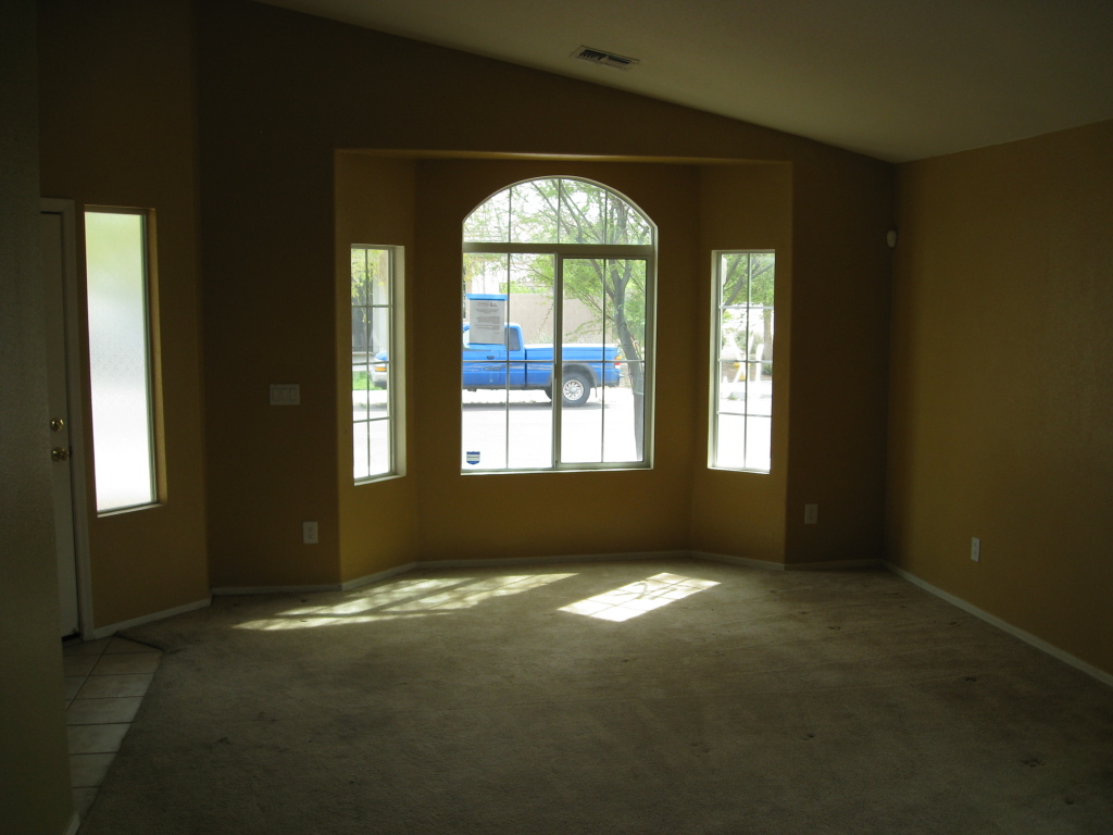 1204 Grenadine Road Phoenix, AZ 85040 - Photo 4 of 12 living room