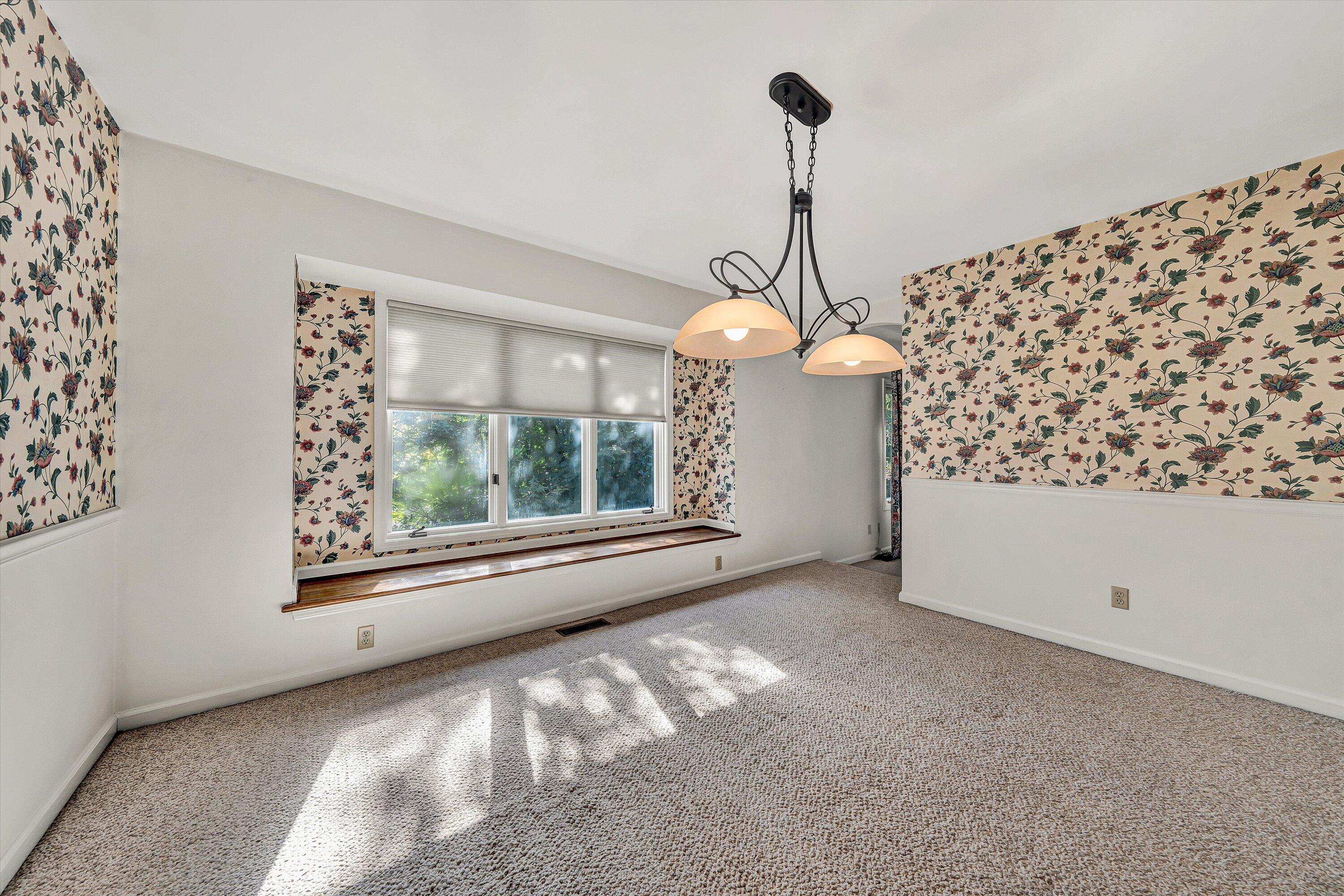 3318 One Oak Road Roanoke, VA 24018 - Photo 13 of 43 a view of empty room with windows