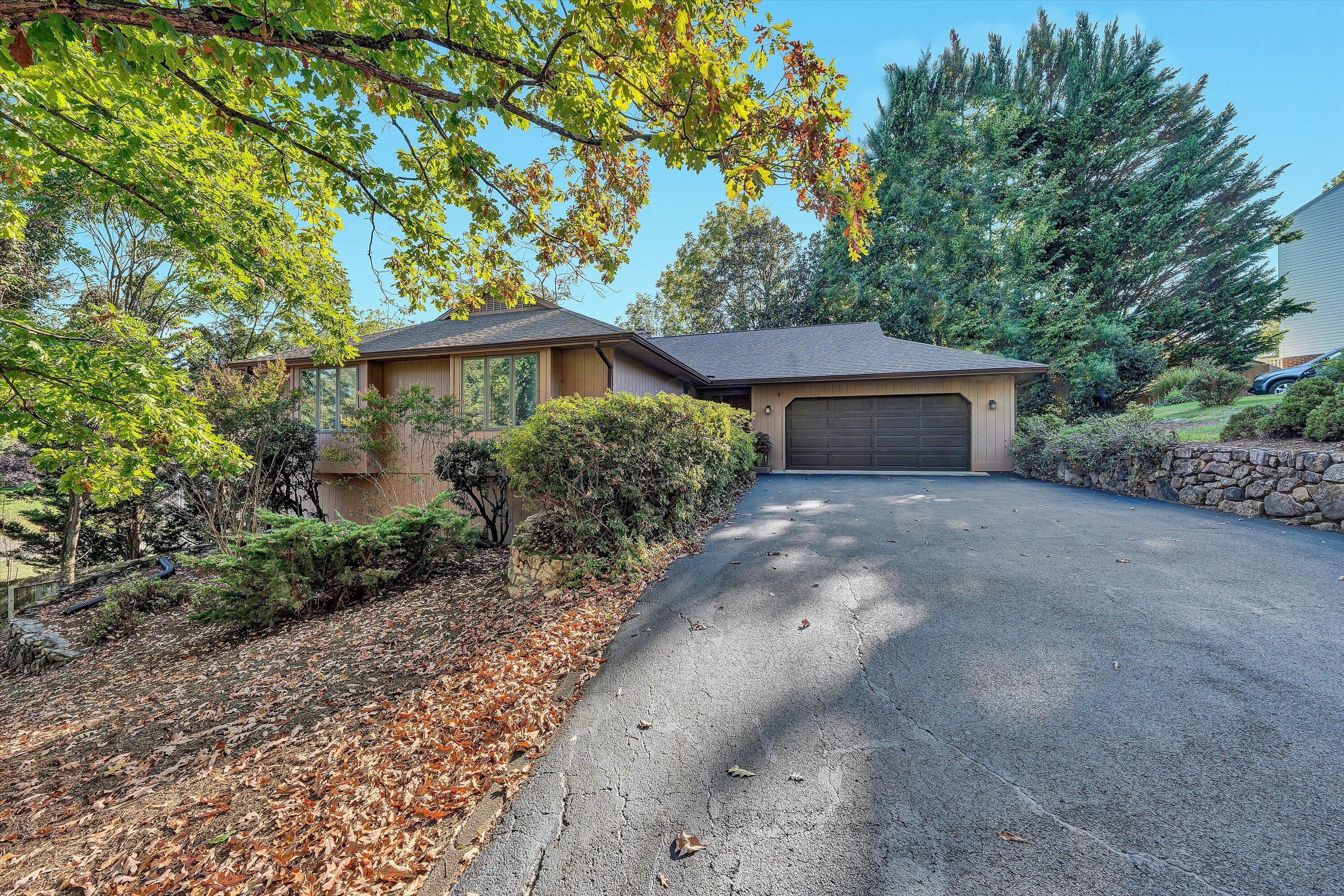 3318 One Oak Road Roanoke, VA 24018 - Photo 2 of 43 a view of a house with a tree