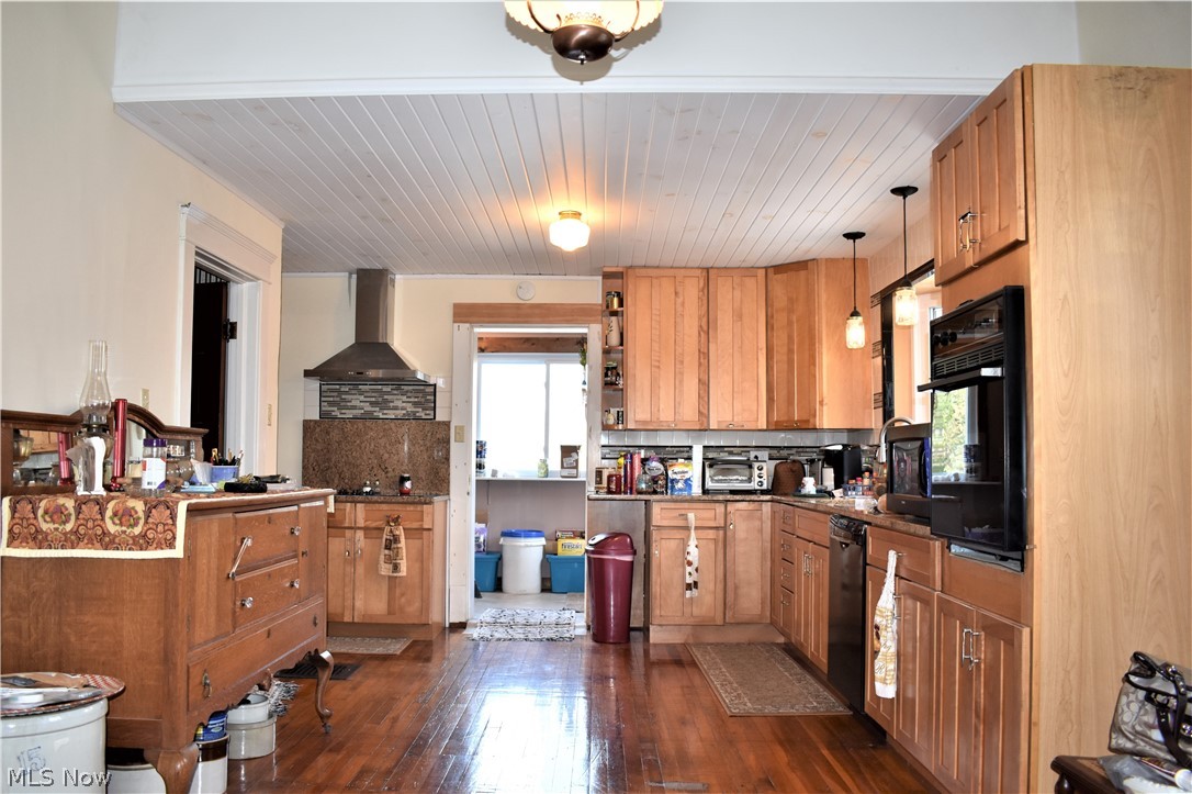 4901 South Ridge Road West Ashtabula, OH 44004 - Photo 10 of 35 Kitchen with all newer cabinets & granite countertops