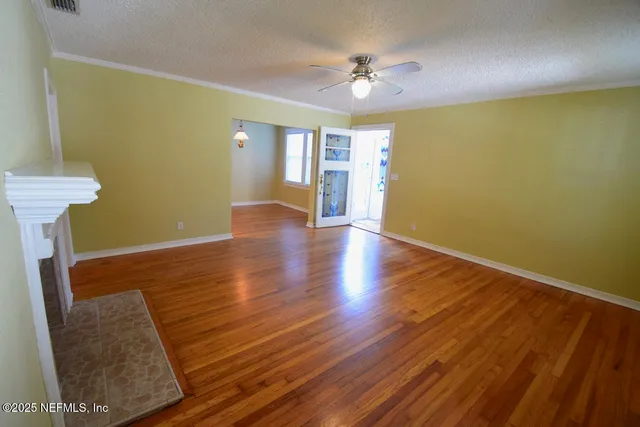 a view of livingroom with hardwood